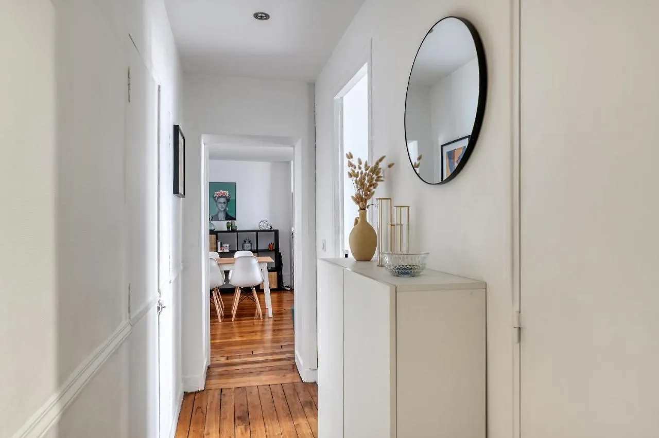 Appartement Elegant Au Pied Du Sacre Coeur ! Paris Apartment